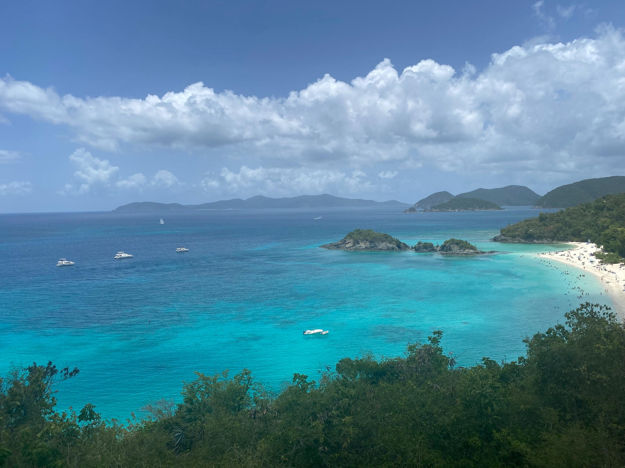 USVI & BVI: Turquoise horizons, island hops, and barefoot elegance by sea.